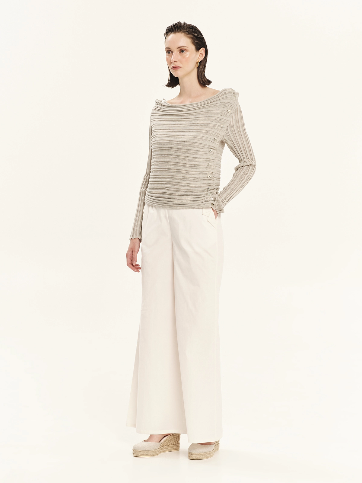 KOURBELA_Cardigan_5001_Grey & Trousers_S26417_White_2