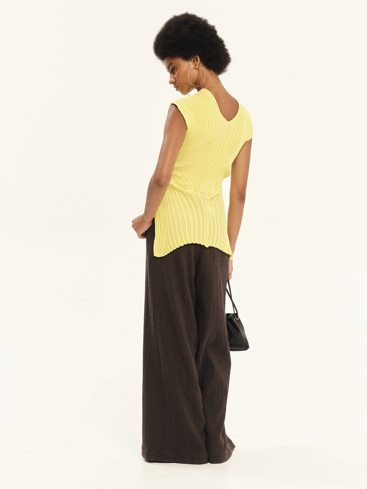 KOURBELA_Top_S26239_ Lime & Trousers_S26353_Black_3