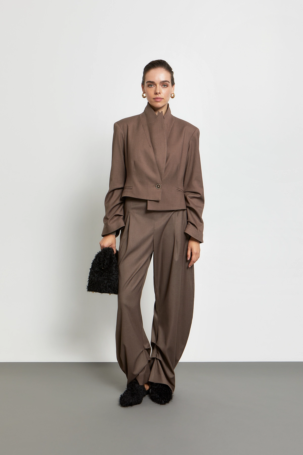 KOURBELA_Blazer_W26224 & Trousers_W26227_Mocha_1