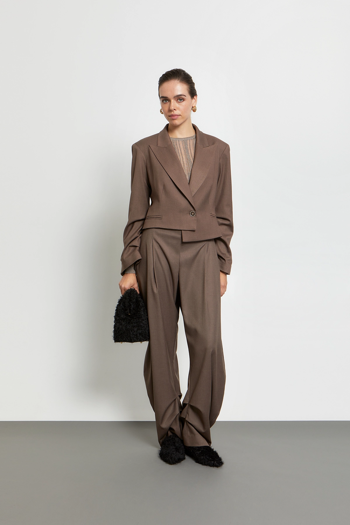 KOURBELA_Blazer_W26224 & Trousers_W26227_Mocha_2