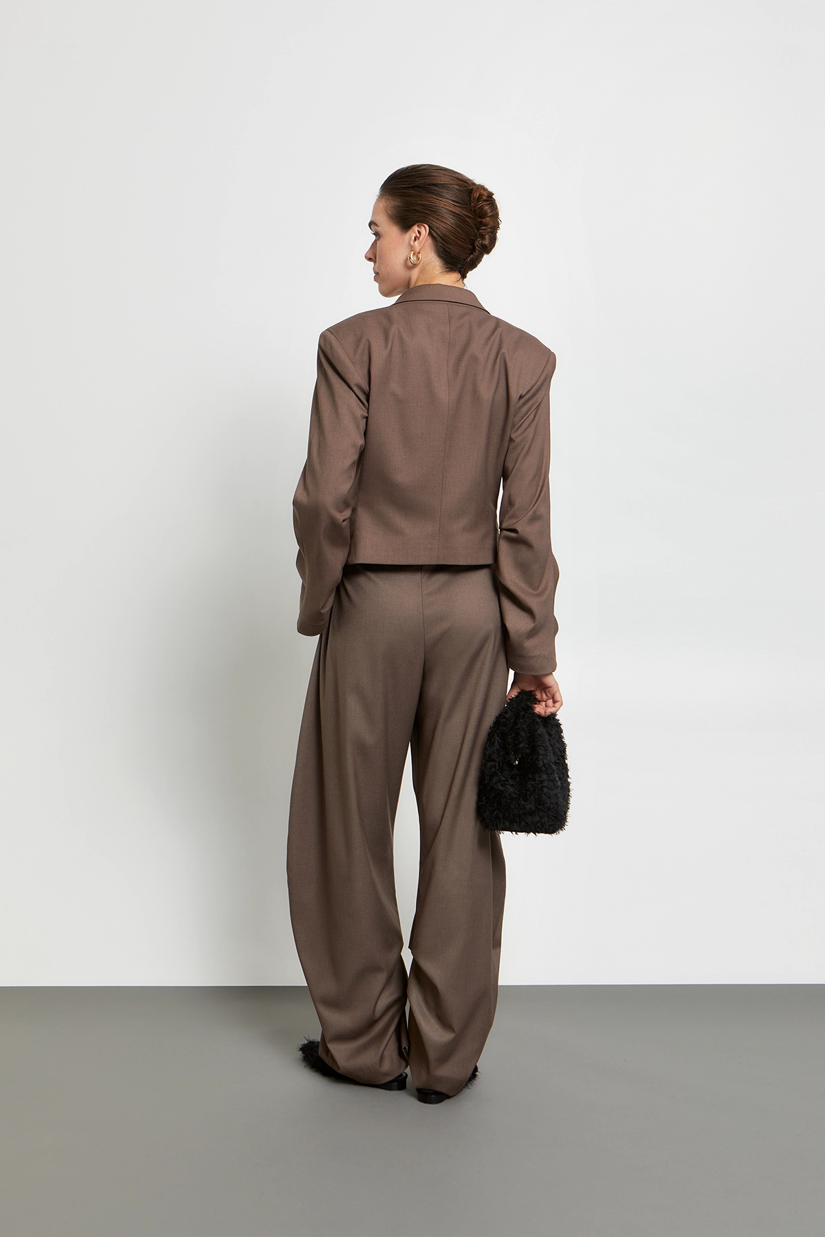 KOURBELA_Blazer_W26224 & Trousers_W26227_Mocha_3